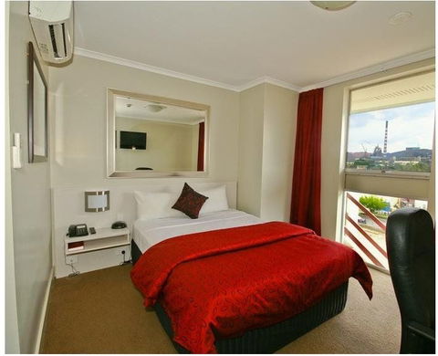 Isa Hotel - Surfers Gold Coast 4