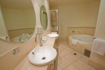 Piermonde Apartments, Cairns - Surfers Gold Coast 15