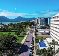 Holiday Inn Cairns Harbourside - Surfers Gold Coast