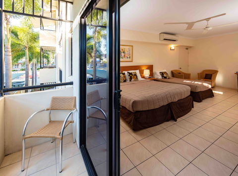 Cairns Queenscourt - Surfers Gold Coast 2