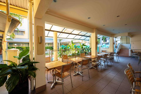 Cairns Queenscourt - Surfers Gold Coast 5