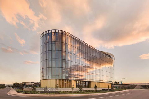 Vibe Hotel Canberra Airport - Surfers Gold Coast 0
