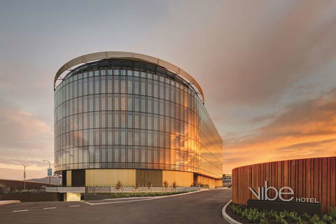 Vibe Hotel Canberra Airport - Surfers Gold Coast 2