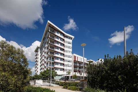 Central Holborn Apartments - Surfers Gold Coast 0
