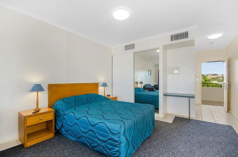 Madison Ocean Breeze - Surfers Gold Coast 1
