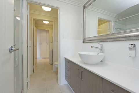 Zappeion Apartments - Surfers Gold Coast 2