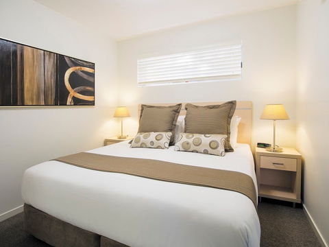 Oaks Middlemount - Surfers Gold Coast 1