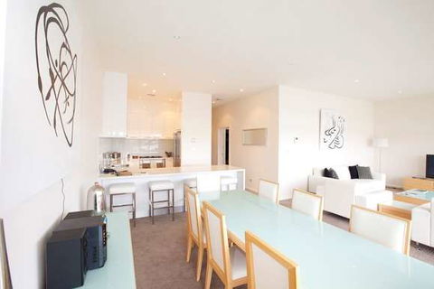 York Cove - Surfers Gold Coast 10