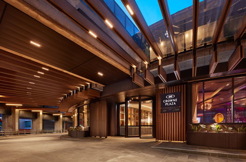 Crowne Plaza Melbourne - Surfers Gold Coast 1
