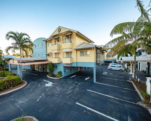 Cairns Queenscourt - Surfers Gold Coast 0