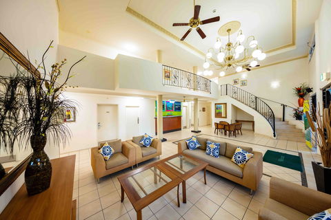 Cairns Queenscourt - Surfers Gold Coast 1