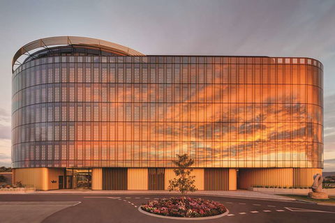 Vibe Hotel Canberra Airport - Surfers Gold Coast 1