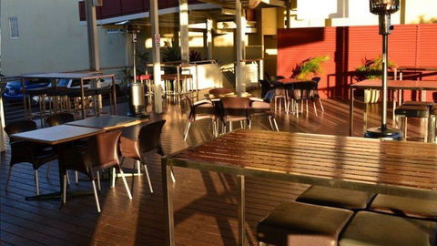 Isa Hotel - Surfers Gold Coast 1