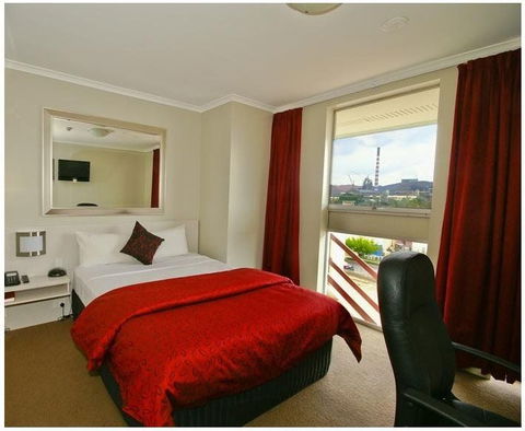 Isa Hotel - Surfers Gold Coast 2
