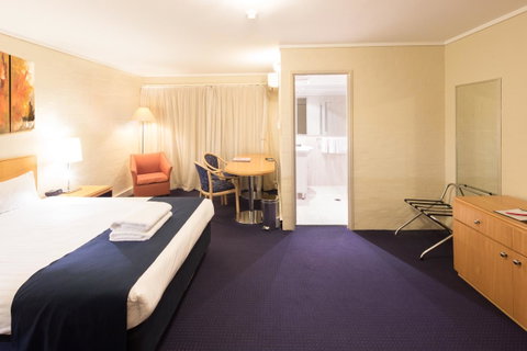 Ibis Styles Canberra - Surfers Gold Coast 1