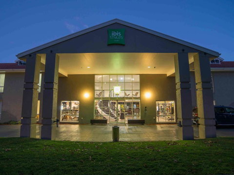 Ibis Styles Canberra - Surfers Gold Coast 0