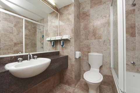 Ibis Styles Canberra - Surfers Gold Coast 32