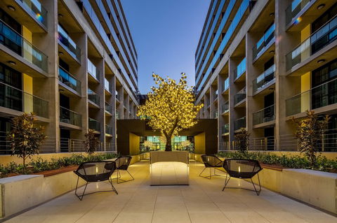 Avenue Hotel Canberra - Surfers Gold Coast 22