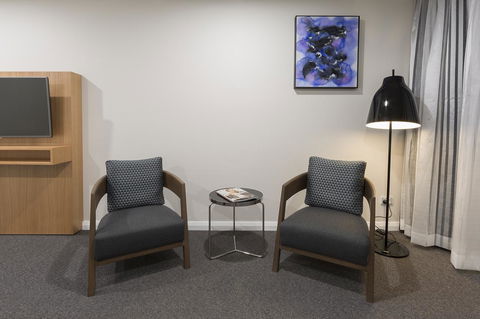 Avenue Hotel Canberra - Surfers Gold Coast 32