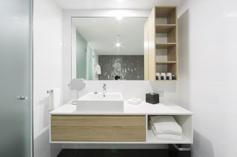 Avenue Hotel Canberra - Surfers Gold Coast 28