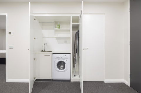 Avenue Hotel Canberra - Surfers Gold Coast 26