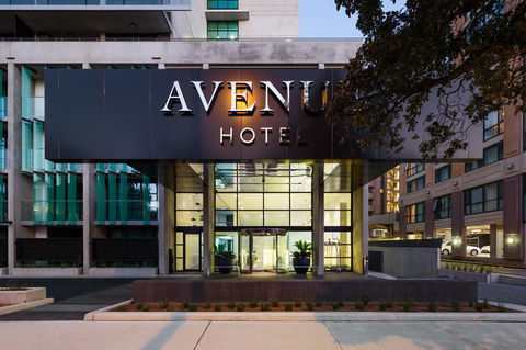 Avenue Hotel Canberra - Surfers Gold Coast 0
