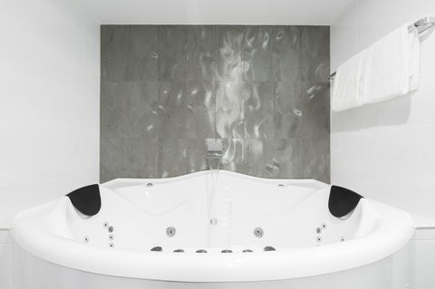 Avenue Hotel Canberra - Surfers Gold Coast 19