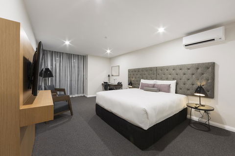 Avenue Hotel Canberra - Surfers Gold Coast 34