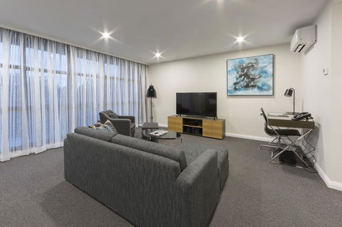 Avenue Hotel Canberra - Surfers Gold Coast 27