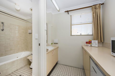 Soldiers Motel - Surfers Gold Coast 7