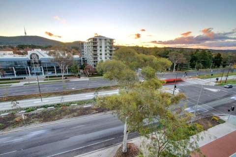 IQ Smart Apartments 704 Braddon ACT - Surfers Gold Coast 6