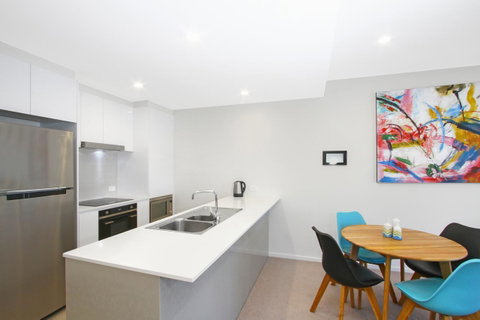 IQ Smart Apartments 704 Braddon ACT - Surfers Gold Coast 3
