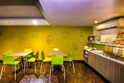 Ibis Budget Canberra - Surfers Gold Coast 11