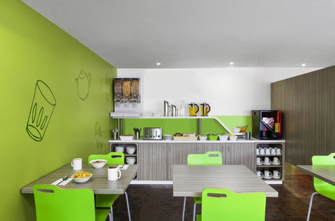Ibis Budget Canberra - Surfers Gold Coast 12