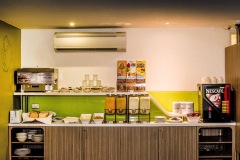 Ibis Budget Canberra - Surfers Gold Coast 5