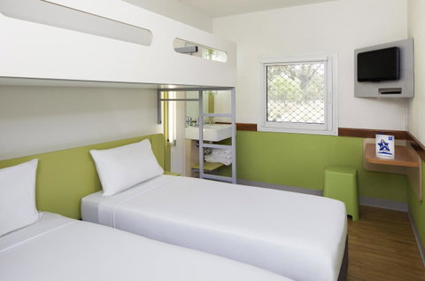 Ibis Budget Canberra - Surfers Gold Coast 8