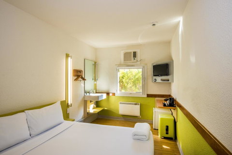 Ibis Budget Canberra - Surfers Gold Coast 21
