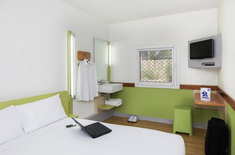 Ibis Budget Canberra - Surfers Gold Coast 14