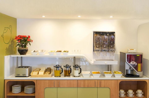 Ibis Budget Canberra - Surfers Gold Coast 10