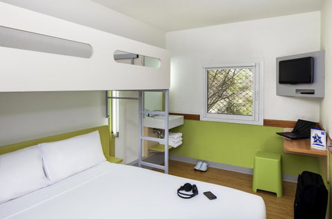Ibis Budget Canberra - Surfers Gold Coast 6