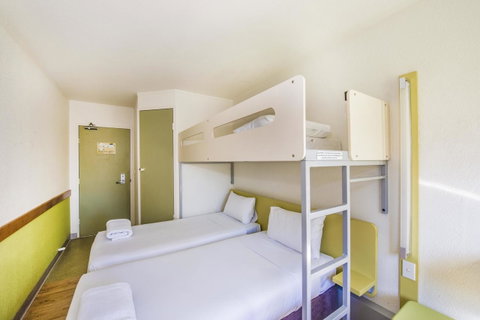 Ibis Budget Canberra - Surfers Gold Coast 18