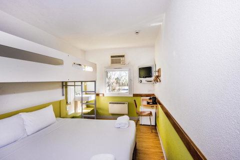 Ibis Budget Canberra - Surfers Gold Coast 17