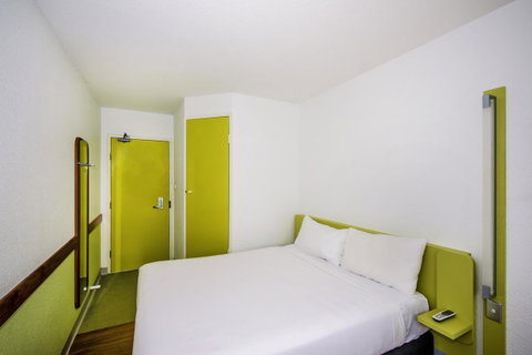 Ibis Budget Canberra - Surfers Gold Coast 2