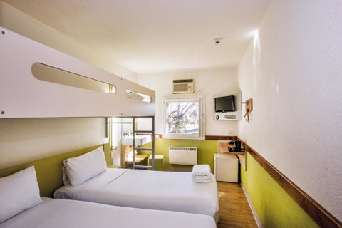 Ibis Budget Canberra - Surfers Gold Coast 16