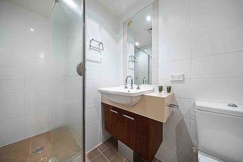 Spacious 1BR Stylish New Acton Apartment +Parking - Surfers Gold Coast 17