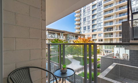 Spacious 1BR Stylish New Acton Apartment +Parking - Surfers Gold Coast 6