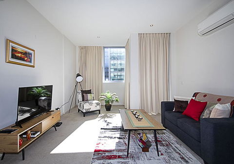 Spacious 1BR Stylish New Acton Apartment +Parking - Surfers Gold Coast 2