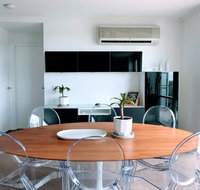 Staying Places - The Avenue - Surfers Gold Coast