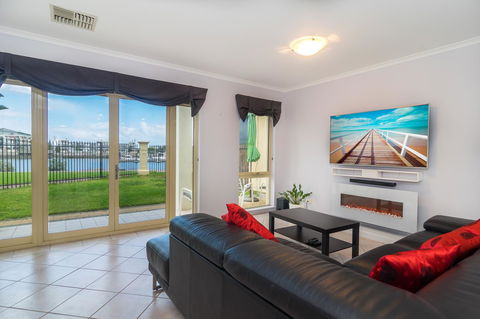 Port Adelaide Harbourside House - Surfers Gold Coast 2