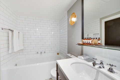 Mayfair Hotel - Surfers Gold Coast 1